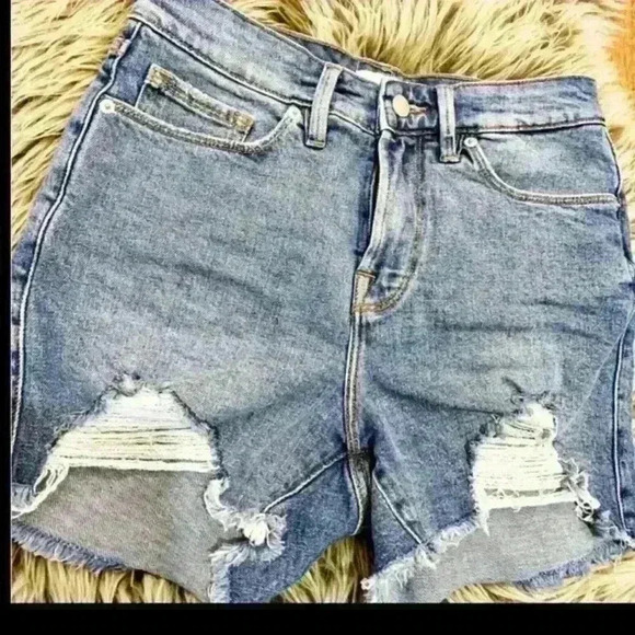 Good American Size 2 Distressed Shorts‎ - Picture 4 of 7